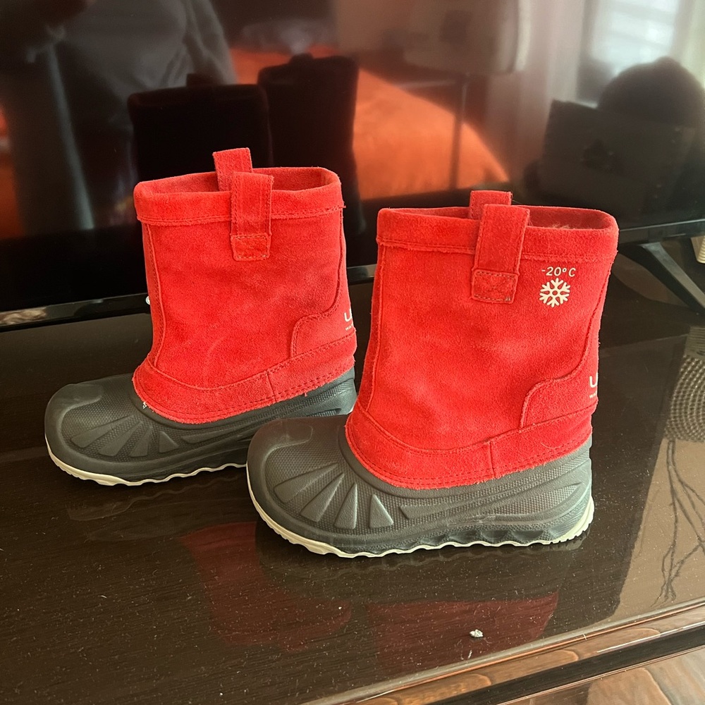 UGG